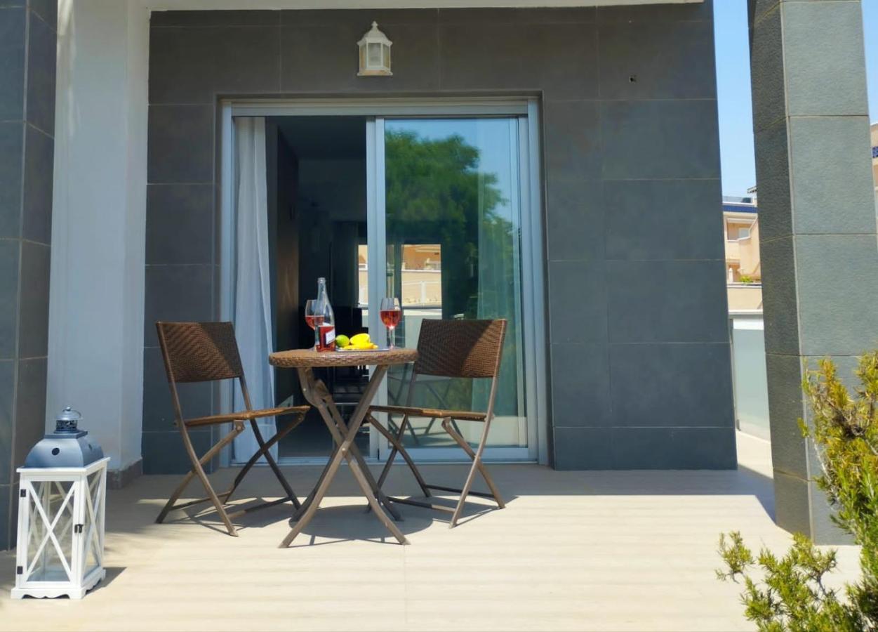 Bungalow En Punta Prima 2 Dormitorios Y Piscina Torrevieja Exteriör bild