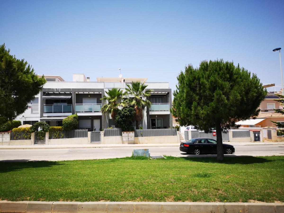 Bungalow En Punta Prima 2 Dormitorios Y Piscina Torrevieja Exteriör bild