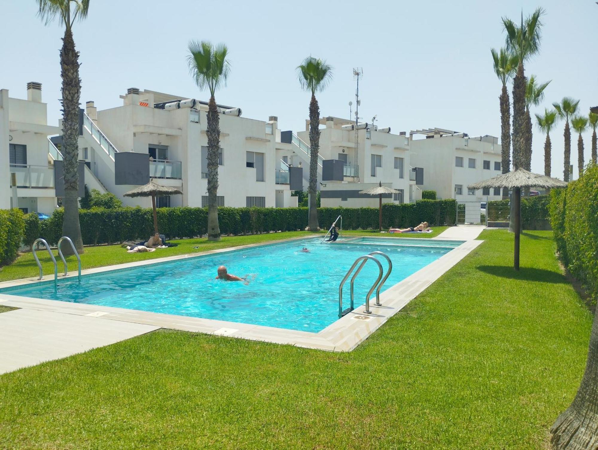 Bungalow En Punta Prima 2 Dormitorios Y Piscina Torrevieja Exteriör bild